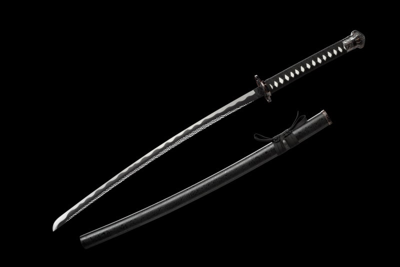 Katana de couleur noir Moonveil du jeu vidéo Elder Ring a fourreau tiré sur un fond de couleur noir
