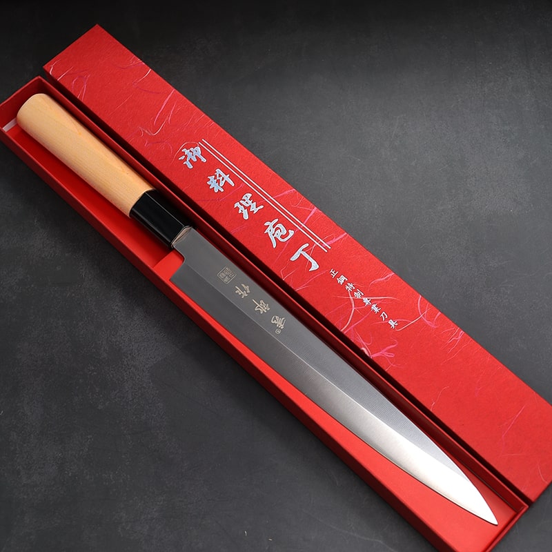 Couteau de cuisine a sushi traditionnel japonais lame en acier carbone manche en bois dans un coffret rouge confection artisanal