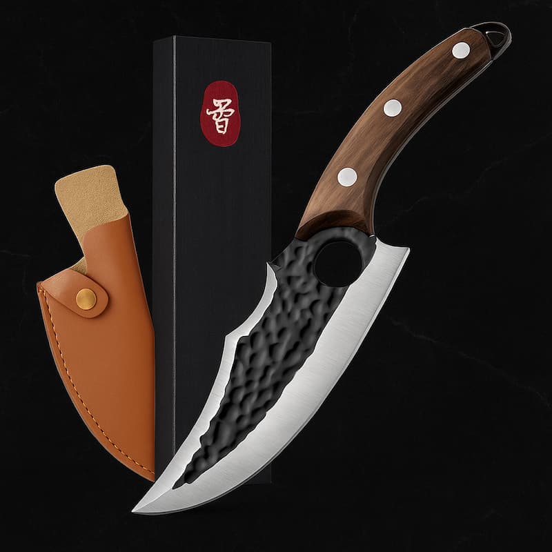 Couteau bushcraft forgé artisanal avec étui en cuir et boîte noire verticale — lame de survie pour terrain extrême