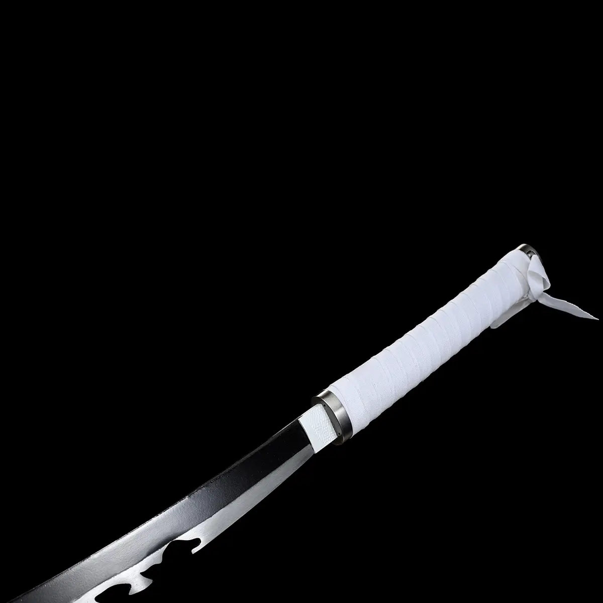 Katana japonais Inosuke Kashibira en version simple, lame dentelée et manche blanc, réplique fidèle.