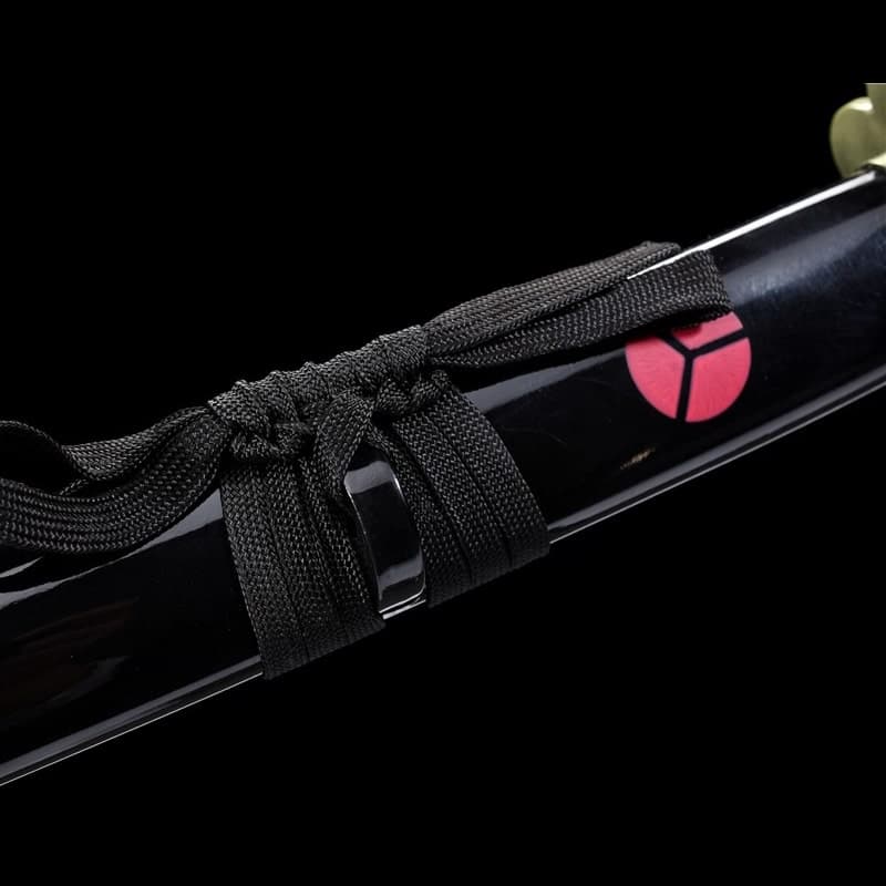 Détail du sageo noir soigneusement noué sur le fourreau du katana japonais Shusui, réplique Roronoa Zoro.