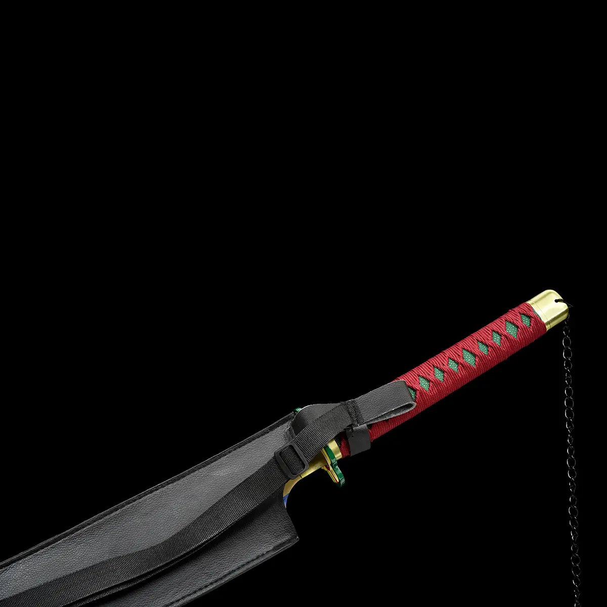 Zoom sur la poignée du katana Tengen Uzui et son attache de fourreau, tsuka rouge et ornements verts – style fidèle à l'anime Demon Slayer.