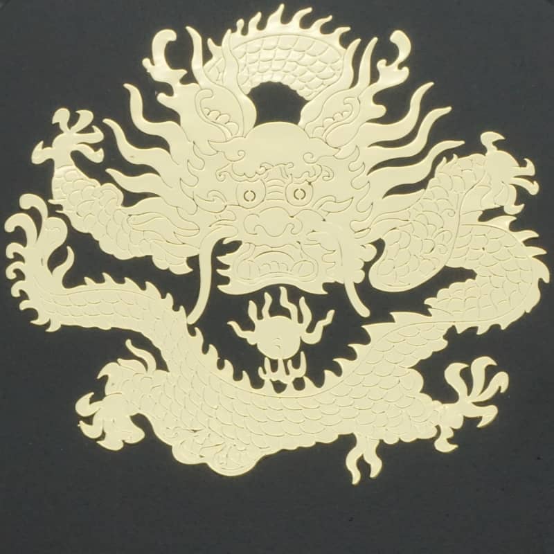 Présentoir pour katana en bois couleur noir orné d'une tête de japonais dragon ryu