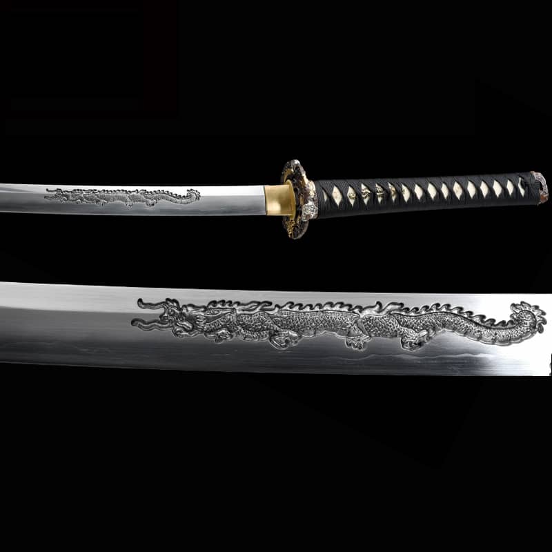 Lame raffiné du katana black dragon en acier t10 avec un dragon gravé sur la lame et doté d'une ligne de hamon véritable