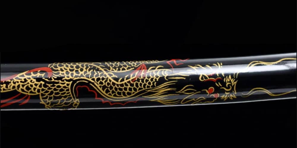 Katana artisanal tranchant avec fourreau noir motif de dragon