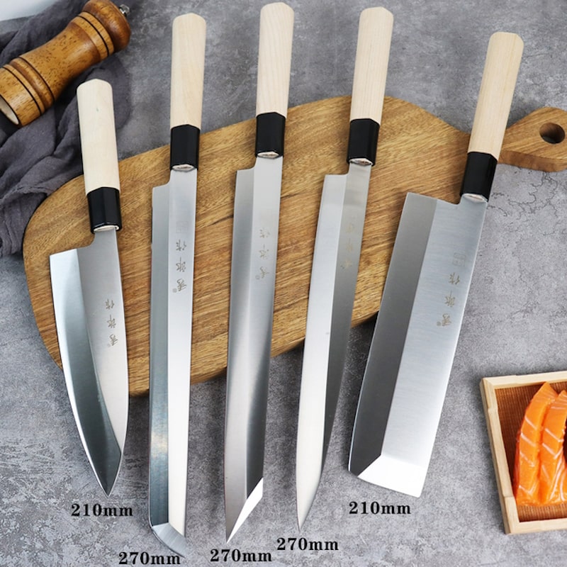 Set de 5 couteaux à sushi traditionnels en acier à haute teneur en carbone, avec manches robustes en bois d'érable blanc.