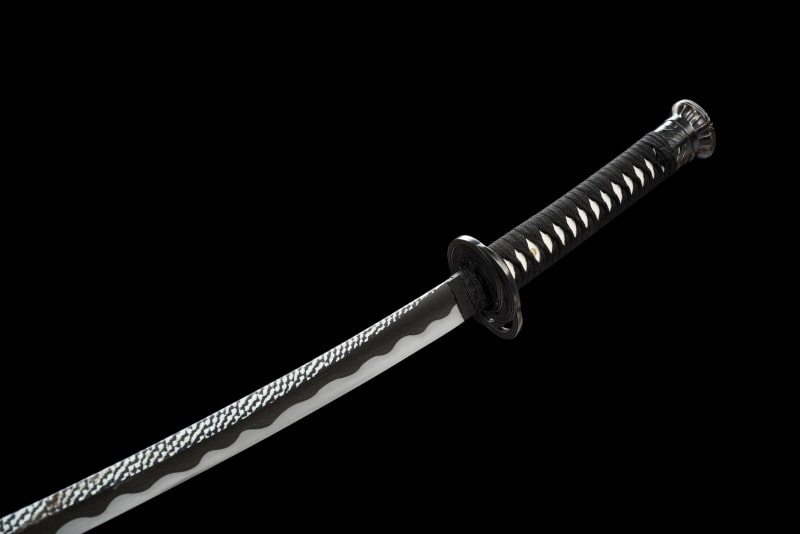 Image sur fond noir. Réplique a l'identique du katana moonveil dans le jeu video elder ring