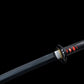 Garde (tsuba) du katana Tanjirou en forme de roue, détail authentique du Nichirin Noir de Demon Slayer, photo gros plan.