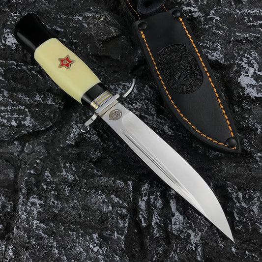  Vue d’ensemble du poignard de survie NKVD avec étui en cuir noir – édition collector soviétique