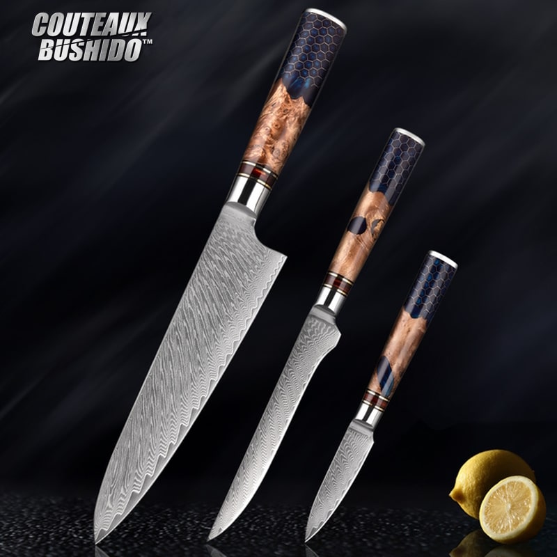 Set de de 3 couteaux collection Black Hachi 1 couteau de chef, un couteau a viande et un couteau utilitaireen acier damas 67 couches, avec un cœur en acier vg-10, et des manches en résine avec des motifs en nid d'abeilles et en bois.