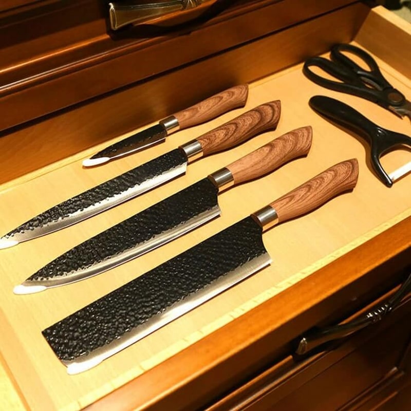 Avec leur design élégant et leur qualité professionnelle, ces couteaux japonais sont un choix parfait pour les chefs professionnels et les amateurs de cuisine