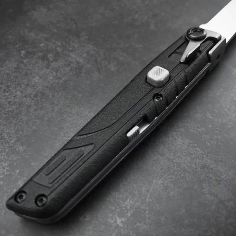 Couteau stiletto automatique italien de la marque akc