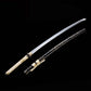 Katana en acier carbone manche en simili cuir doré foureau noir et doré. Arme de ancienne de collection sabre Mototada Torii